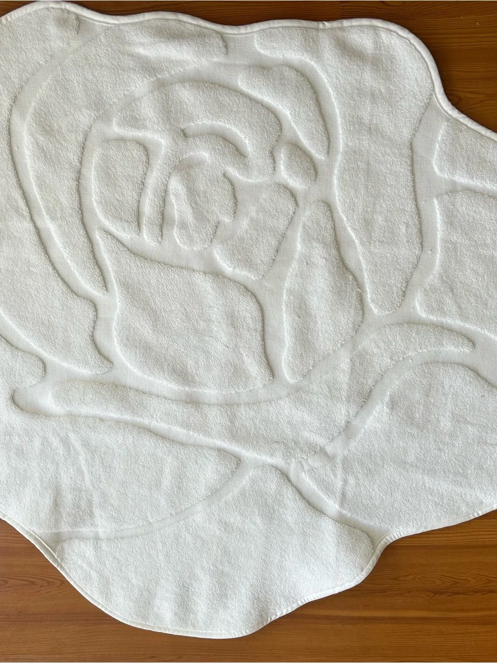 LoveShackFancy White Rose Bath Mat - Plush Floral Accent